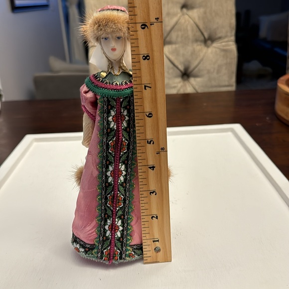 Vintage 9.5” Handmade Porcelain“CONE DOLL” Russian Fur Accents - Picture 15 of 16